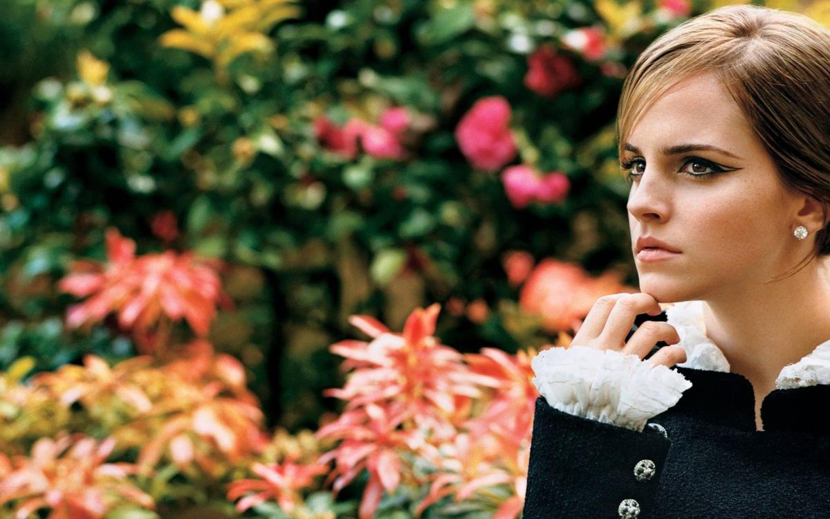Emma Watson in a Striking Portrait (1920x1200)