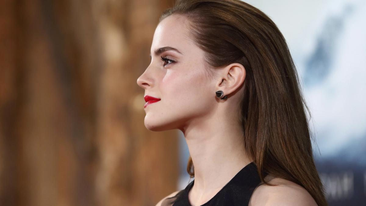Emma Watson in profile, displaying her elegant features and confident expression (1920x1080)