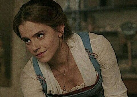 Emma Watson on the set of Beauty and the Beast 9