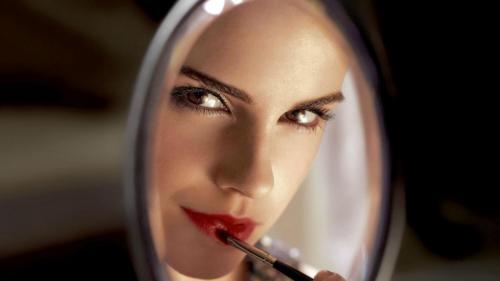 Emma Watson in a Mirror Reflection (1920x1080)